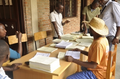 Irrégularités dans la distribution des cartes d’électeurs