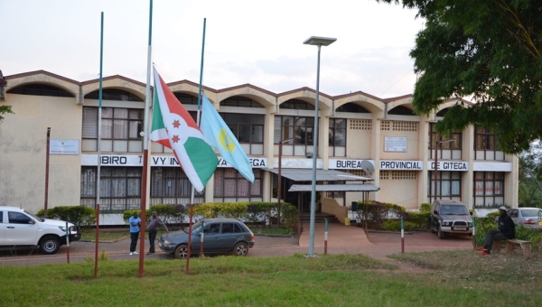 Gitega : Des enseignants recrutés depuis 10 mois réclament leurs salaires