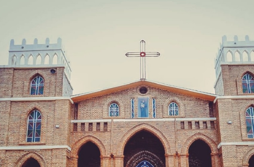 Cardinal Parolin au Burundi : hommage à Mgr Courtney et proclamation de la basilique de Mugera
