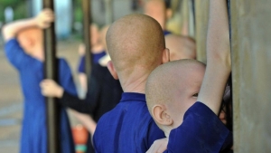 Découverte macabre du corps d’un enfant albinos