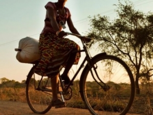 Une jeune burundaise réfugiée à Nyamata se démarque en course à vélo